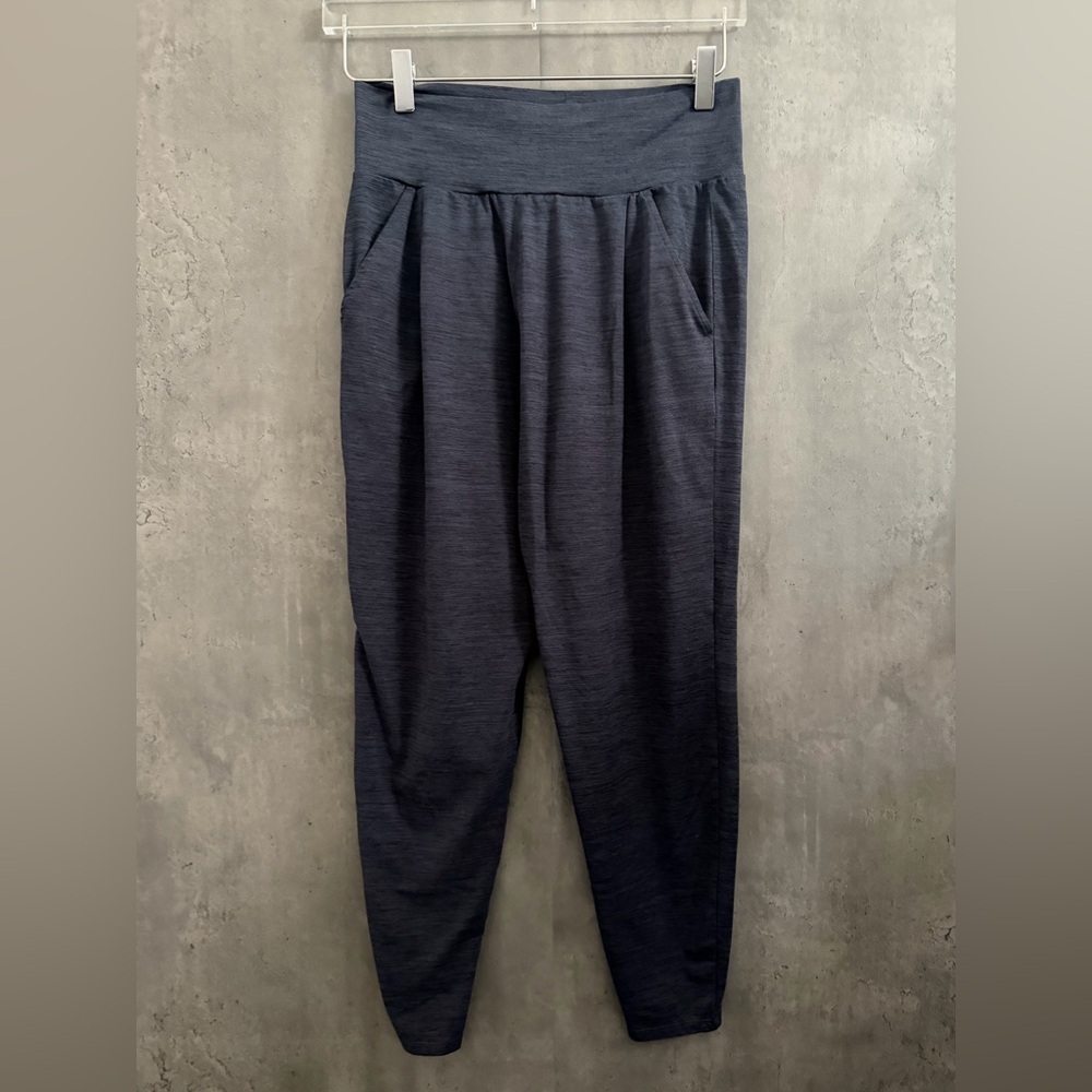 Vuori Lux At Ease Pants size small B3349